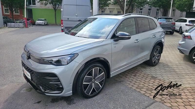 Gebraucht VW Tiguan Sport 150 PS (110 kW) 2025 Silber  metallic SUV