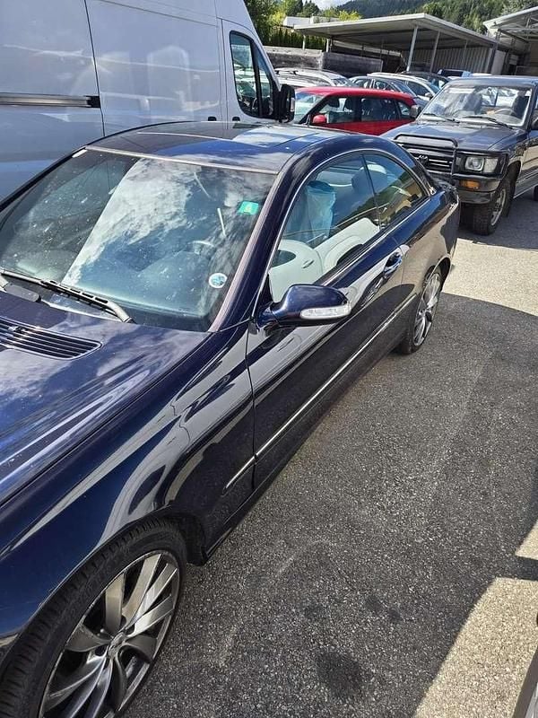 Blau Gebraucht 2010 Mercedes CLK320 Avantgarde Coupé | € 6.300 - Bild 1/4