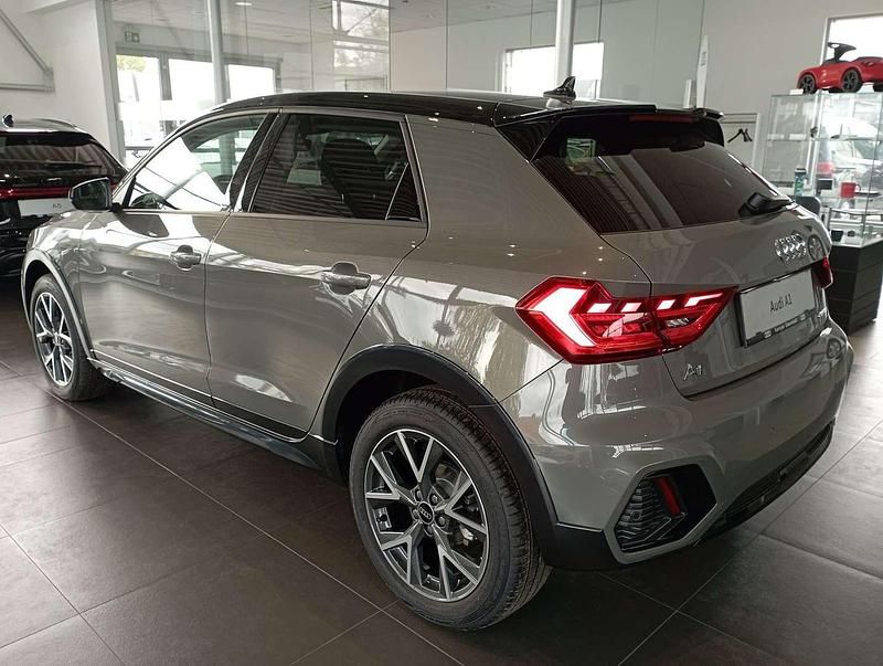 Neu Audi A1 Design 116 PS (85 kW) 2025 Mittelgrau  metallic Kleinwagen