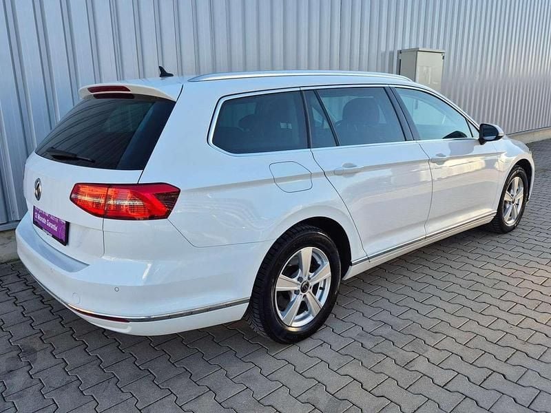Gebraucht VW Passat Highline 120 PS (88 kW) 2018 Weiß Kombi