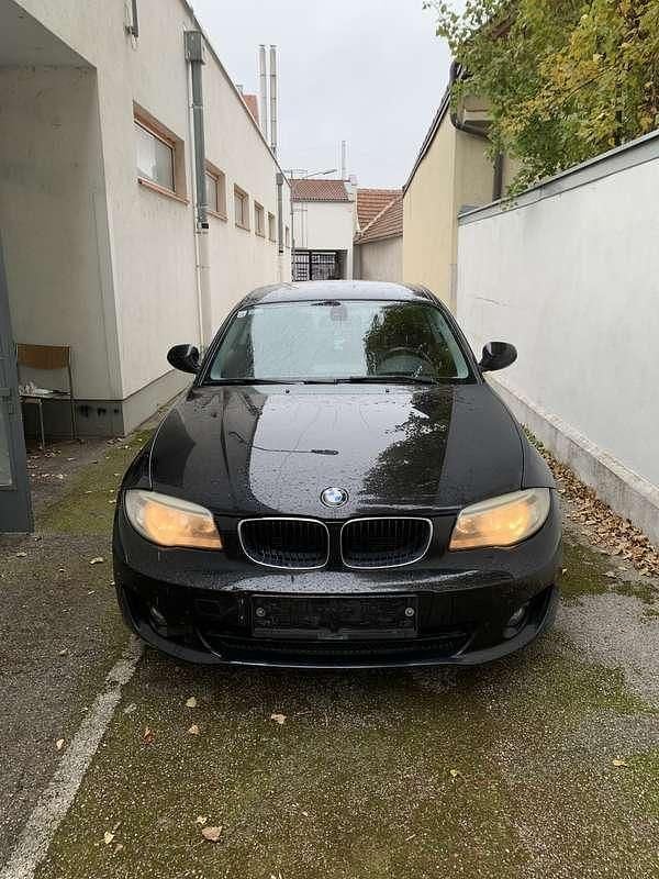 Schwarz Gebraucht 2011 BMW 118 Coupé Coupé | € 5.000 - Bild 1/4