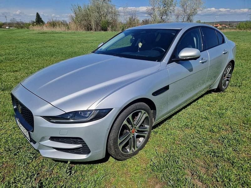 Silber Gebraucht 2021 Jaguar XE Limousine | € 36.400 - Bild 1/4