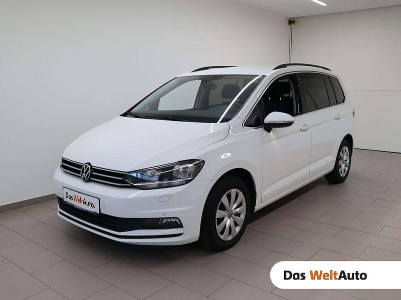 Weiß Gebraucht 2022 VW Touran Comfortline Van / Kleinbus | € 28.900 (Etwas zu teuer) - Bild 1/4