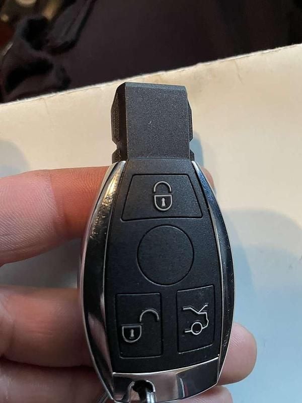 Gebraucht 1996 Mercedes E200 Avantgarde Limousine | € 2.300 - Bild 1/4