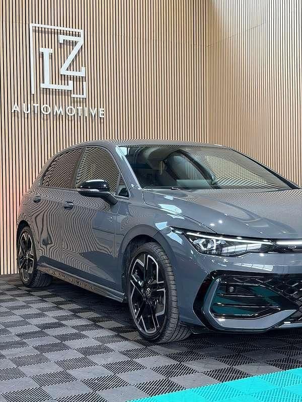 Gebraucht VW Golf VIII Sportline 150 PS (110 kW) 2025 Grau Limousine