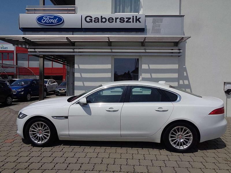 Gebraucht Jaguar XF Prestige 180 PS (132 kW) 2017 Weiß  metallic Limousine