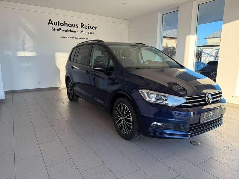 Neu VW Touran 150 PS (110 kW) 2025 Blau Van / Kleinbus