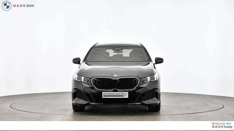 Gebraucht BMW 540 Shadowline 303 PS (222 kW) 2025 Saphirschwarz Kombi