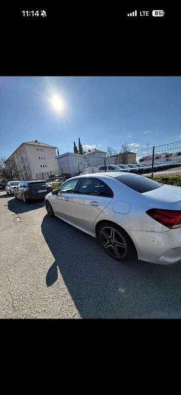 Gebraucht Mercedes A180 116 PS (85 kW) 2019 Limousine