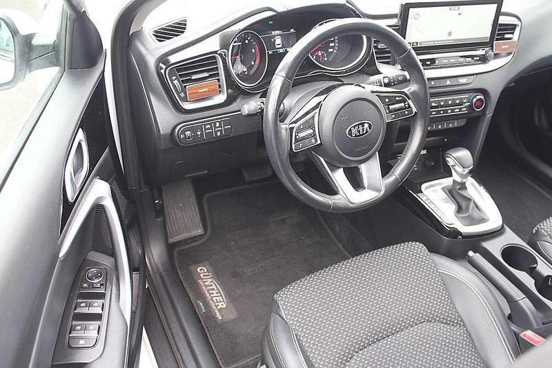 Gebraucht Kia Ceed Sportswagon Gold 136 PS (100 kW) 2021 Weiß Kombi