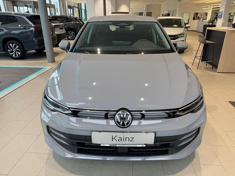 Neu VW Golf VIII 115 PS (84 kW) 2025 Hellgrau  normal Limousine