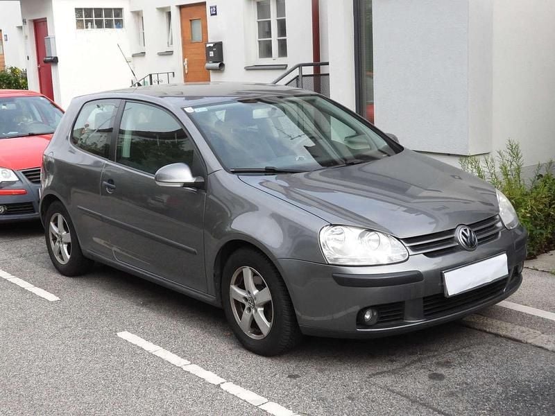 Grau Gebraucht 2006 VW Golf V Limousine | € 3.900 (Fairer Preis) - Bild 1/4