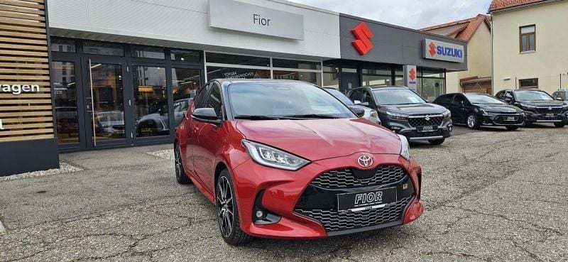 Gebraucht Toyota Yaris Hybrid Sport 131 PS (96 kW) 2024 Rot Limousine