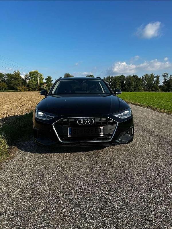 Gebraucht Audi A4 163 PS (119 kW) 2021 Schwarz Kombi
