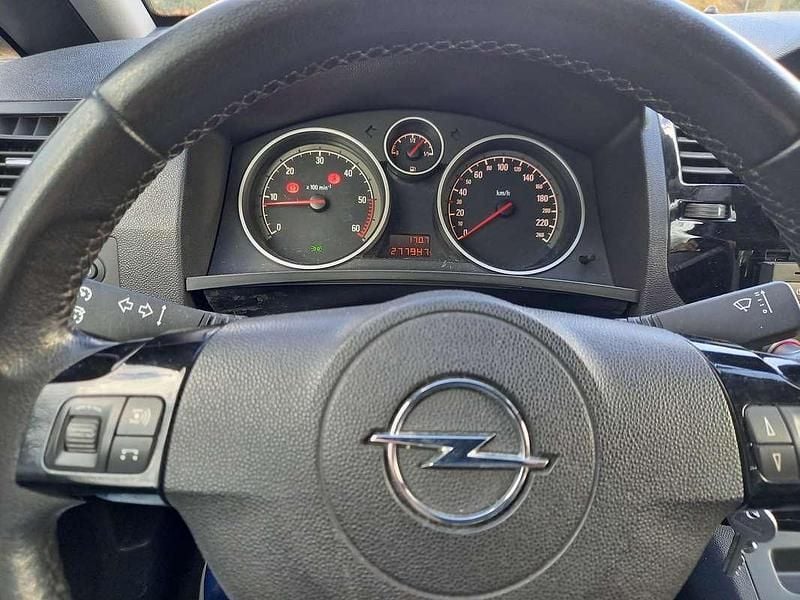 Gebraucht Opel Zafira 120 PS (88 kW) 2010 Silber Van / Kleinbus