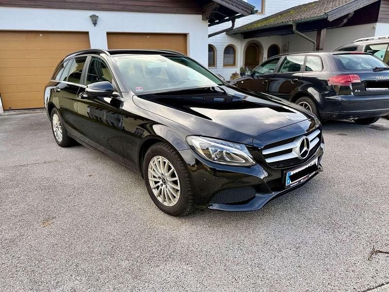 Schwarz Gebraucht 2018 Mercedes C200 Classic Kombi | € 16.850 (Fairer Preis) - Bild 1/4