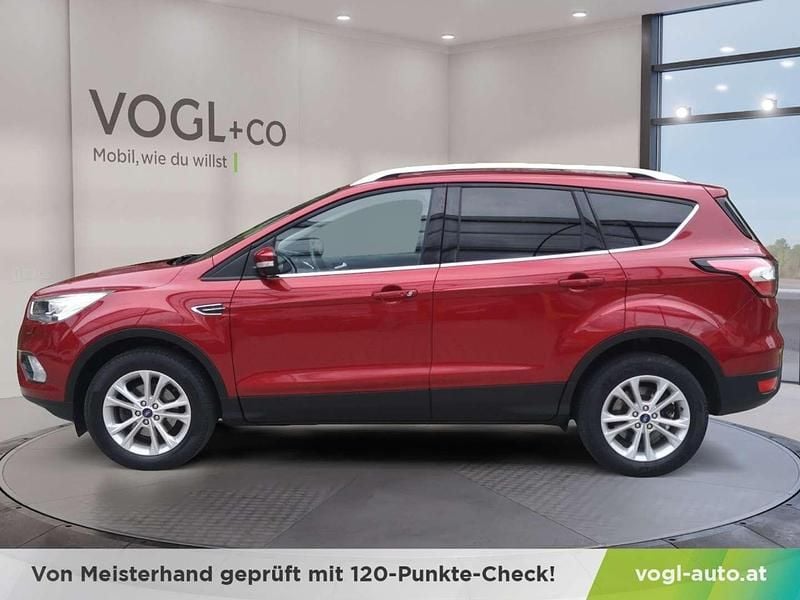 Gebraucht Ford Kuga Titanium 120 PS (88 kW) 2018 Rot SUV