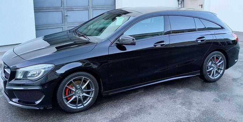 Gebraucht Mercedes CLA200 Shooting Brake 156 PS (114 kW) 2015 Schwarz Kombi