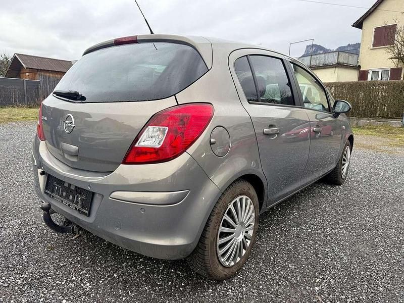 Gebraucht Opel Corsa Color Edition 87 PS (63 kW) 2014 Braun Kleinwagen