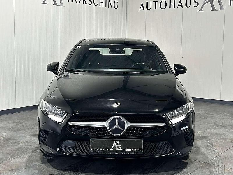 Gebraucht Mercedes A180 116 PS (85 kW) 2020 Schwarz Limousine