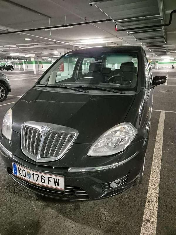 Schwarz Gebraucht 2009 Lancia Musa Van / Kleinbus | € 1.250 - Bild 1/4