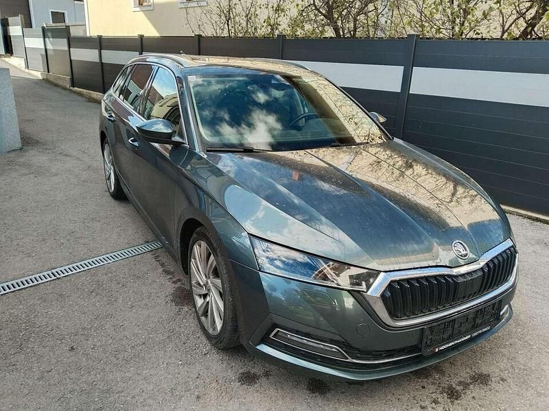 Grau Gebraucht 2020 Skoda Octavia Kombi | € 21.500 (Fairer Preis) - Bild 1/4
