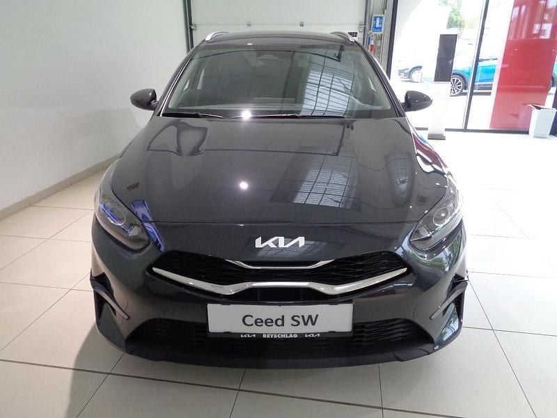 Neu Kia Ceed Sportswagon 101 PS (74 kW) 2025 Pentametal met. Kombi