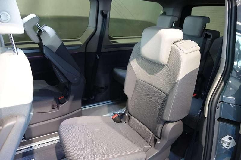 Gebraucht VW Multivan Edition 150 PS (110 kW) 2024 Grau Van