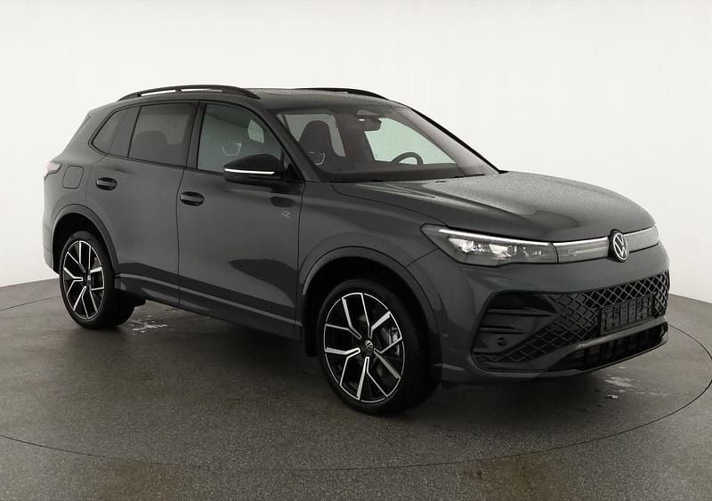 Grau Neu 2025 VW Tiguan R-line SUV | € 65.325 (Teuer) - Bild 1/4