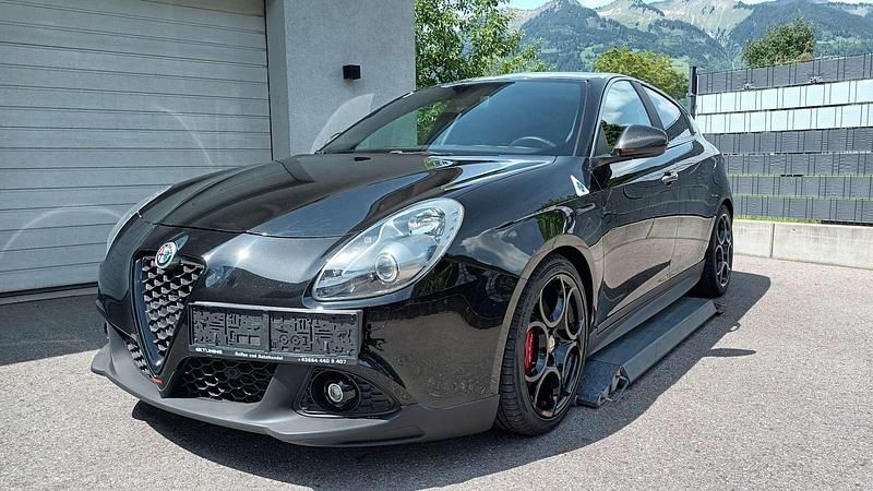 Gebraucht 2016 Alfa Romeo Giulietta Quadrifoglio Verde Kleinwagen | € 18.500 - Bild 1/4