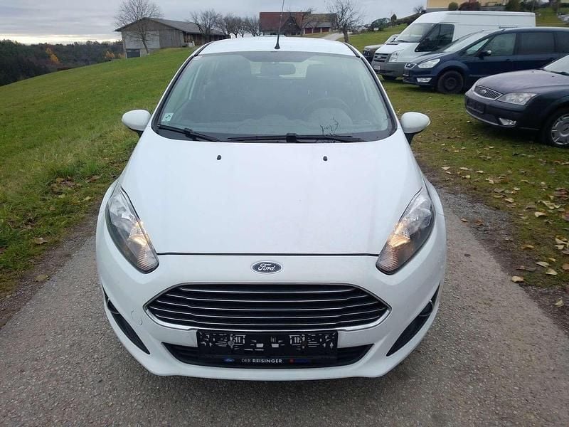 Gebraucht Ford Fiesta 65 PS (47 kW) 2014 Weiß Limousine