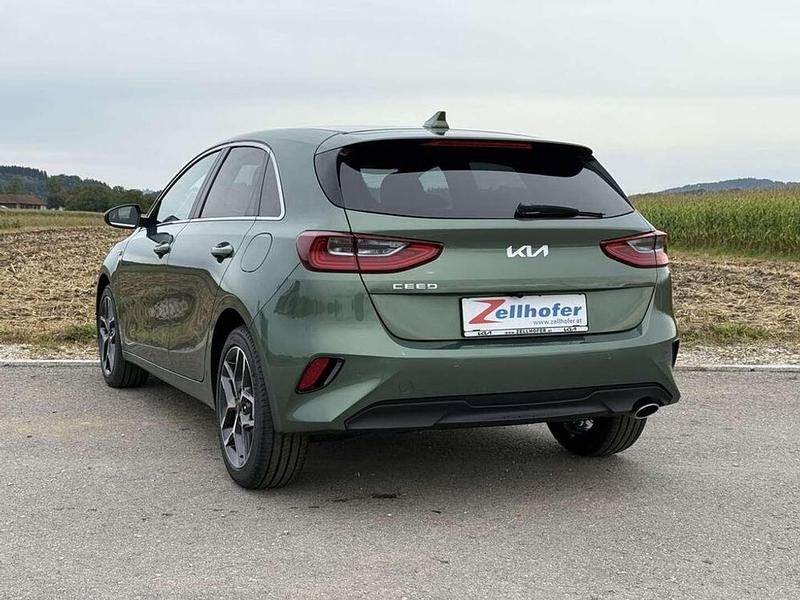 Neu Kia Ceed Silver 140 PS (102 kW) 2025 Grün Kleinwagen