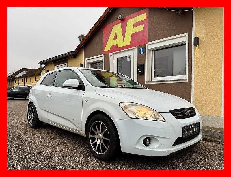 Weiß Gebraucht 2008 Kia ProCeed Limousine | € 1.100 - Bild 1/4