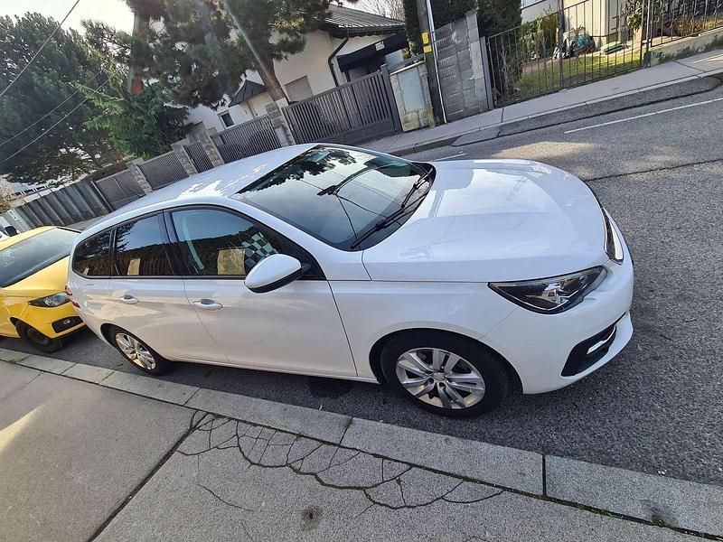 Weiß Gebraucht 2019 Peugeot 308 SW Kombi | € 12.500 - Bild 1/4