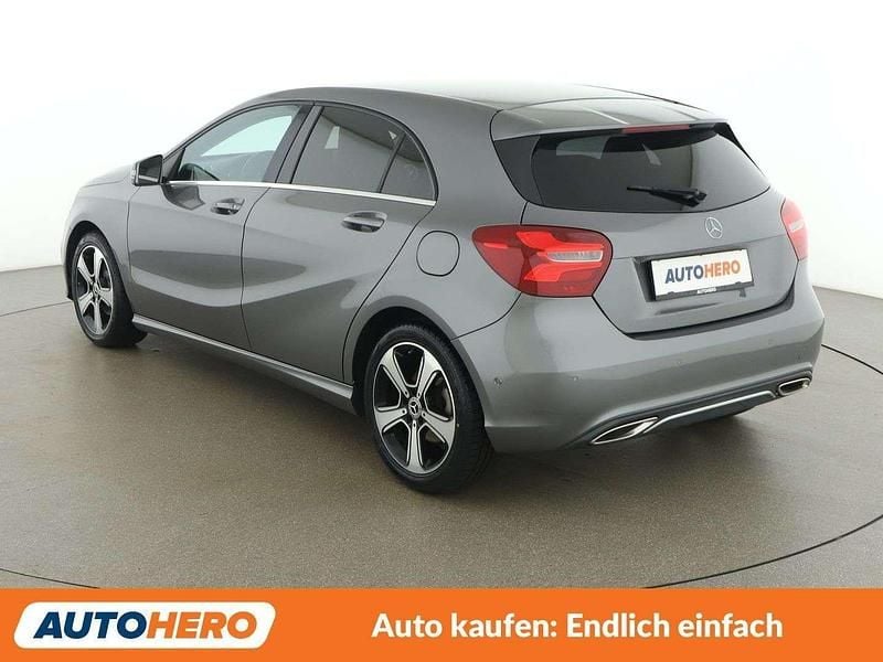 Gebraucht Mercedes A180 Urban 109 PS (80 kW) 2017 Grau Kleinwagen