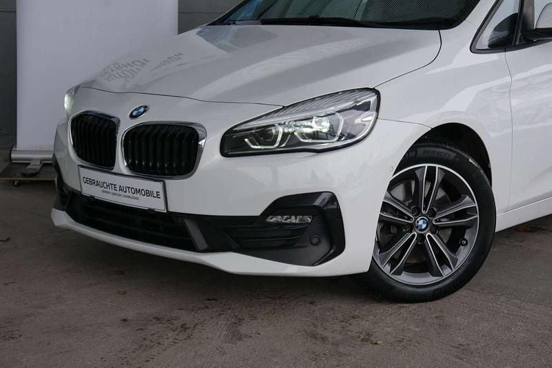 Gebraucht BMW 218 Gran Tourer Sport Line 150 PS (110 kW) 2020 Weiß Van / Kleinbus