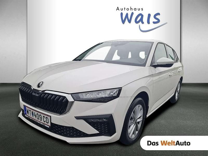 Weiss normal Neu 2025 Skoda Scala Essence Kleinwagen | € 24.980 (Superpreis) - Bild 1/4