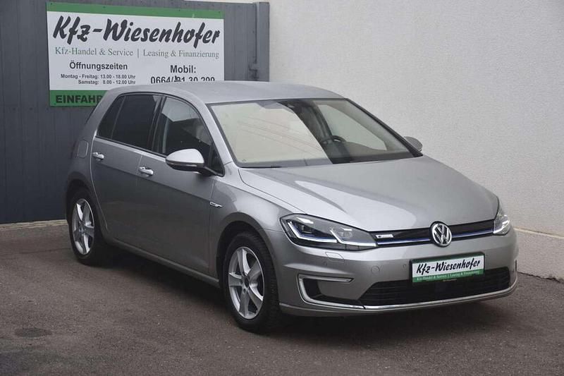 Silber Gebraucht 2018 VW Golf Limousine | € 12.890 - Bild 1/4