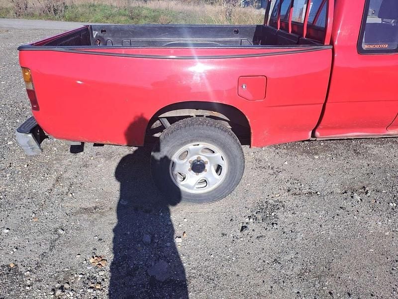 Gebraucht Toyota HiLux 79 PS (58 kW) 1997 Rot Abholung