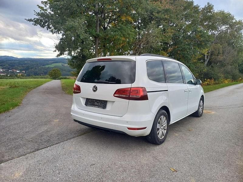 Gebraucht VW Sharan Business 150 PS (110 kW) 2016 Weiß Van / Kleinbus