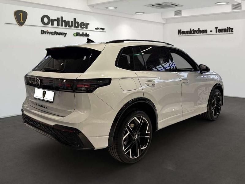 Neu VW Tiguan Sport 150 PS (110 kW) 2026 Weiss  metallicperleffekt SUV