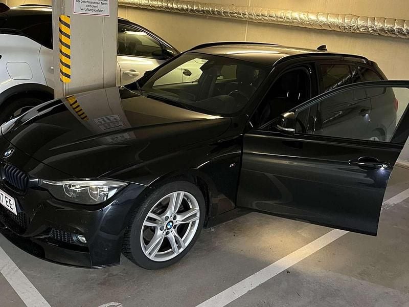 Schwarz Gebraucht 2019 BMW 330 M Sport Kombi | € 19.900 (Guter Preis) - Bild 1/4