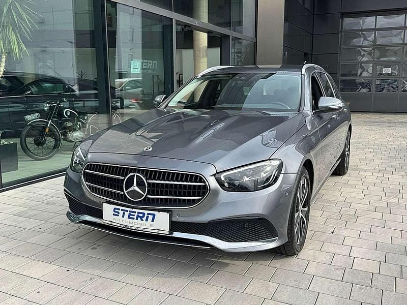 Grau Gebraucht 2022 Mercedes E300 Kombi | € 38.790 (Etwas zu teuer) - Bild 1/4