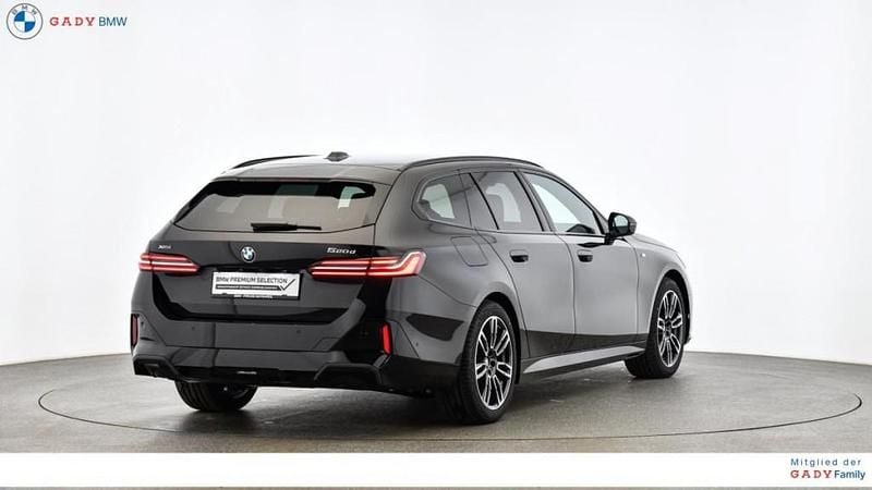 Gebraucht BMW 520 M Sport 197 PS (144 kW) 2025 Schwarz Kombi