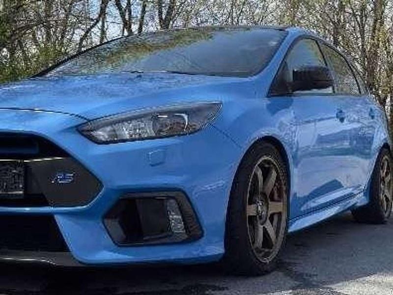 Blau Gebraucht 2018 Ford Focus RS Limousine | € 28.500 - Bild 1/4