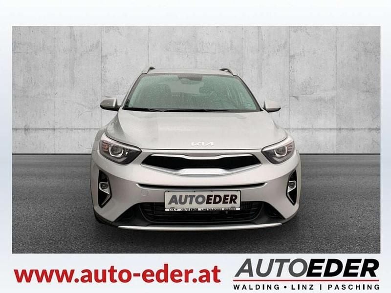 Neu Kia Stonic Silver 101 PS (74 kW) 2025 Silber SUV