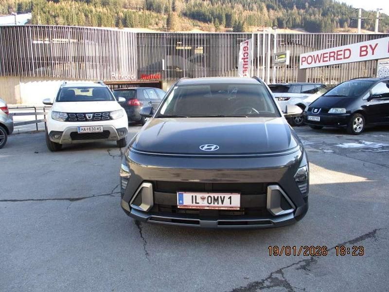 Gebraucht Hyundai Kona Trend 120 PS (88 kW) 2024 Grau SUV
