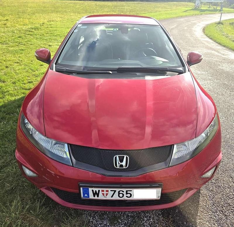 Gebraucht Honda Civic 107 PS (78 kW) 2011 Rot Kleinwagen