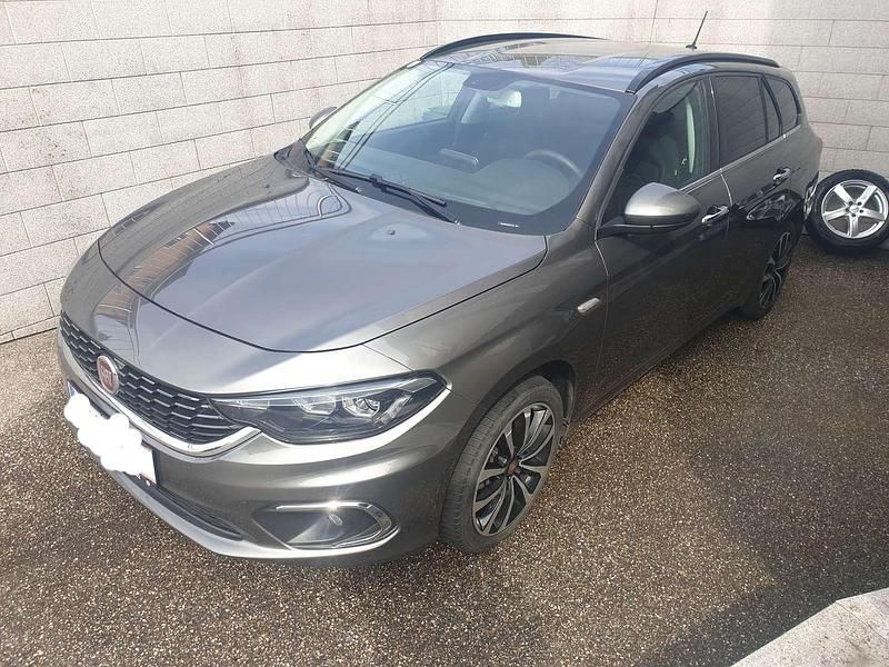 Grau Gebraucht 2018 Fiat Tipo Kombi | € 10.400 (Superpreis) - Bild 1/4