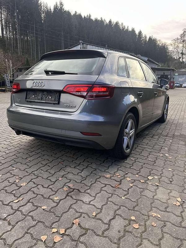 Gebraucht Audi A3 116 PS (85 kW) 2019 Grau Limousine